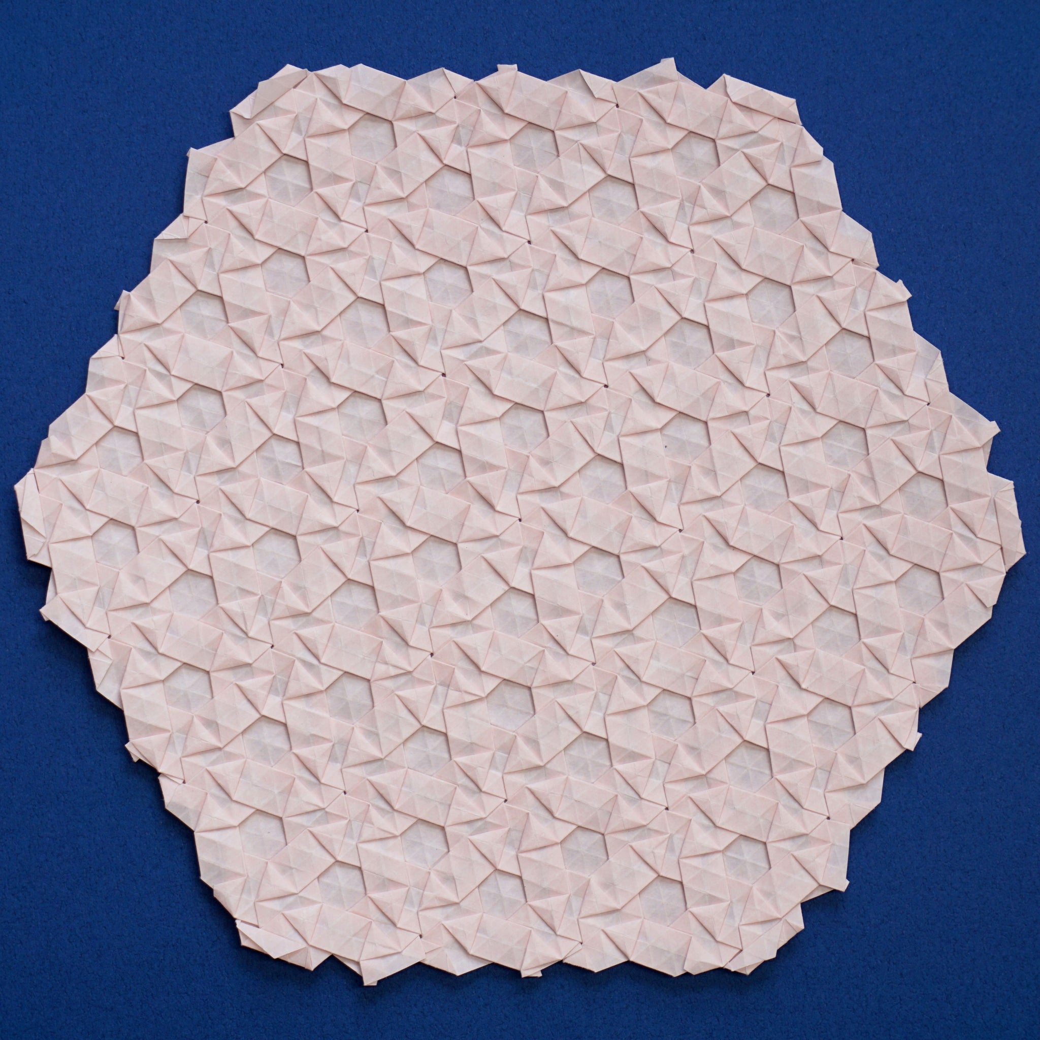 Shrinking Patterns. Image Shrinking Violet Crease Pattern – Gathering Folds
